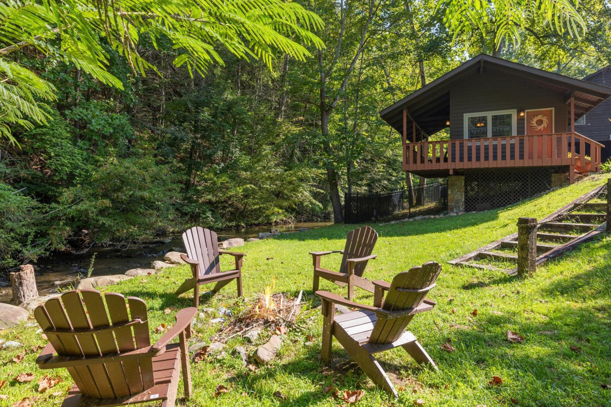 Hébergement de vacances Bear At Bent Creek Is A Golf Course Oasis!!
