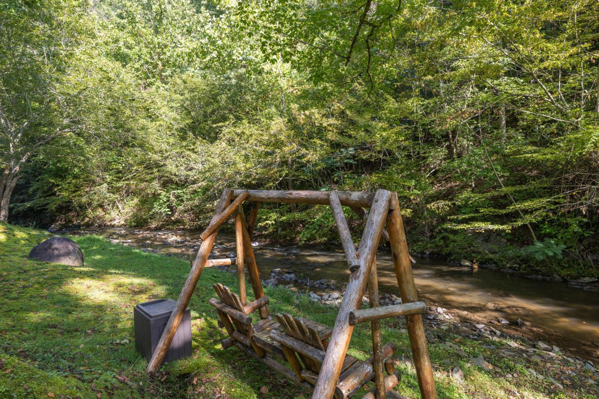 Hébergement de vacances Bear At Bent Creek Is A Golf Course Oasis!!