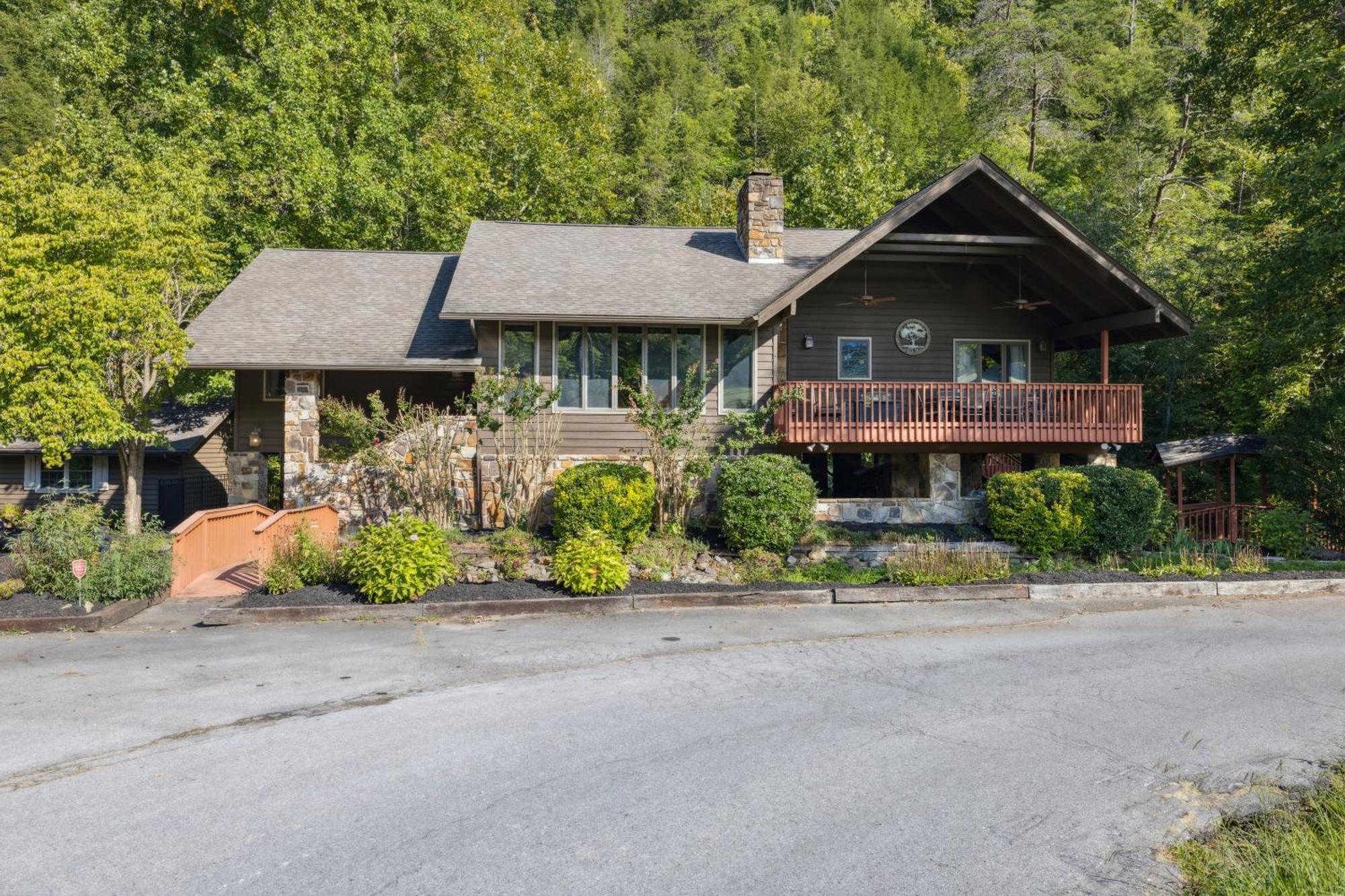 Bear At Bent Creek Is A Golf Course Oasis!! Gatlinburg